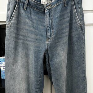 Universal Thread Relaxed Straight.  12/31R.  It is a loose leg fit.